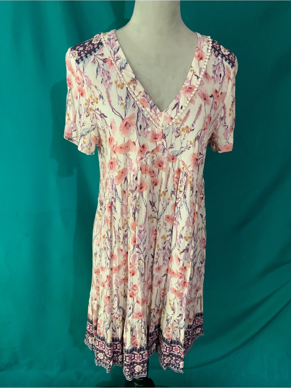KNOX ROSE, FLORAL BOHO DRESS, RELAXED EMPIRE WAIST, V-NECKLINE W/DELICATE TRIM
